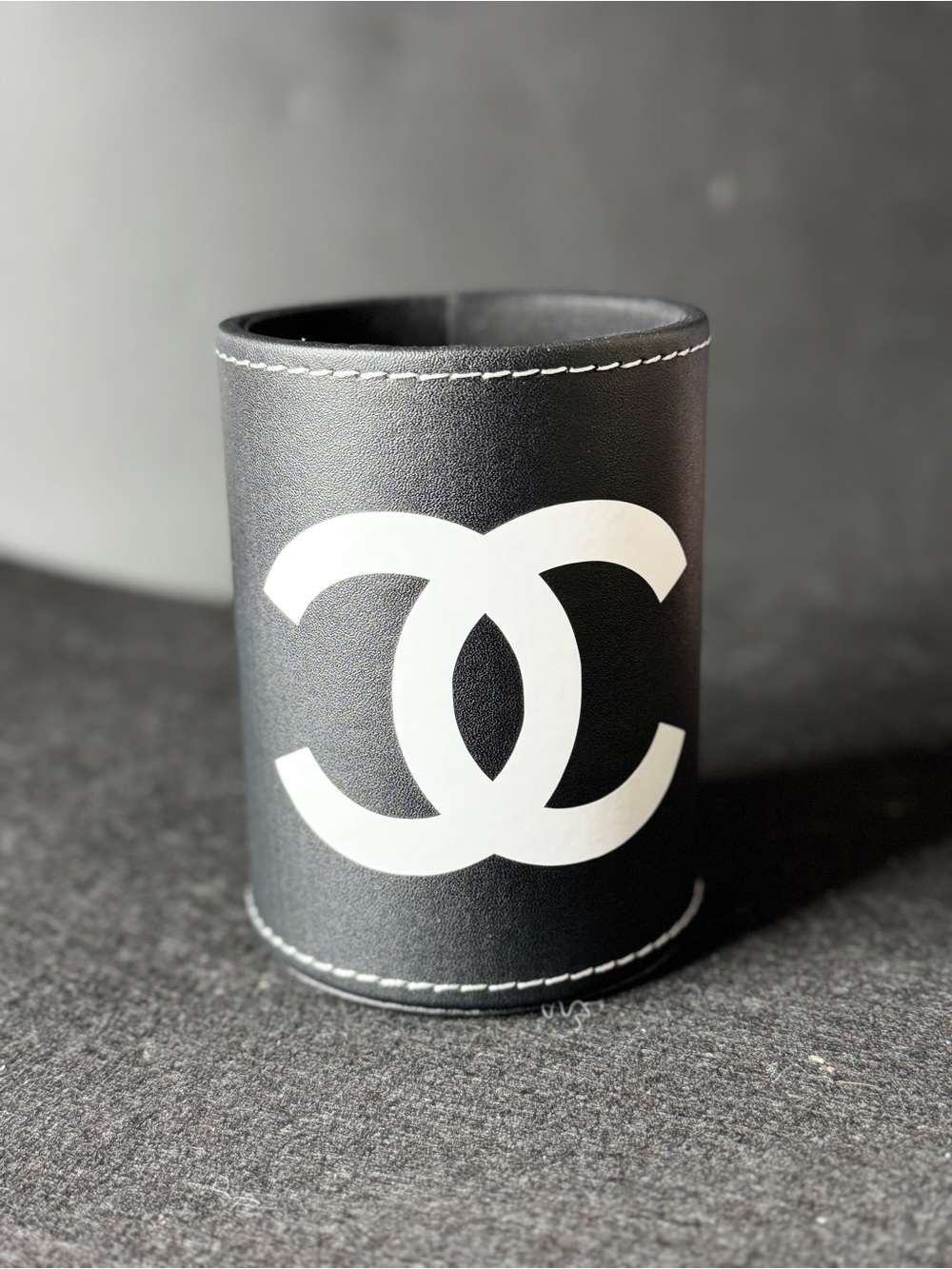 CHANEL Black and White Logo Brush Holder - Picture 2 of 7
